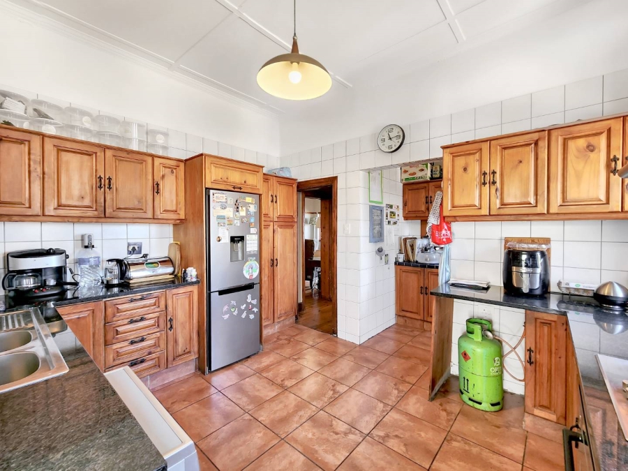 6 Bedroom Property for Sale in Muizenberg Western Cape